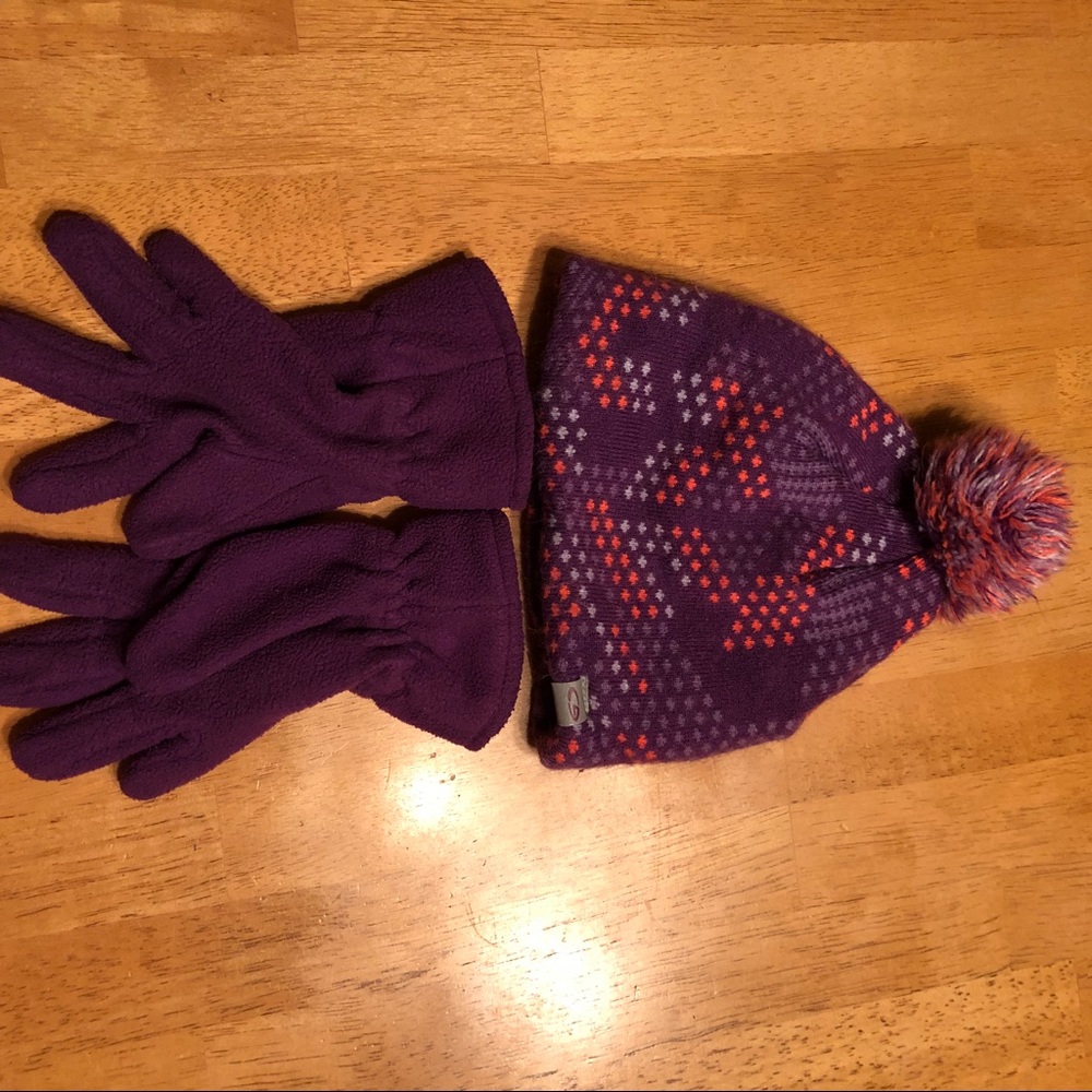 Girls knit hat and gloves.